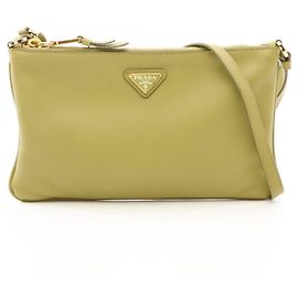 Bolsa de ombro em couro grainado macio verde Prada Verde