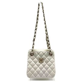 Bolsa de Ombro Chanel Matelassé Mini Bucket Chain Branco