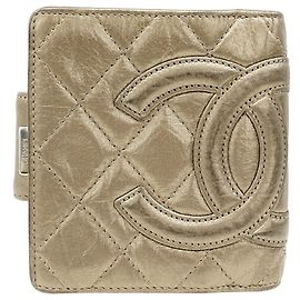Chanel Bi-Fold Wallet in Gold Leather Golden