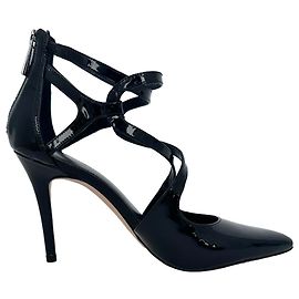 Michael Kors Catia Riemchenpumps aus schwarzem Lackleder Schwarz