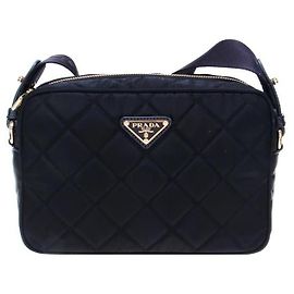 Prada Bolsa de câmera em nylon acolchoado Preto