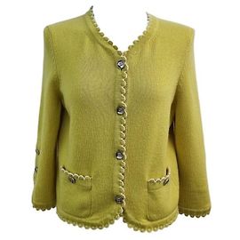 Chanel Cardigan en cachemire avec bouton CC Jaune