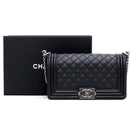 Chanel Bolsa de Ombro Boy Caviar Medium Flap Silver Chain Preto