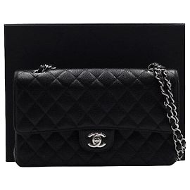 Chanel Borsa a tracolla con patta Classic Medium Size e catena argentata Nero