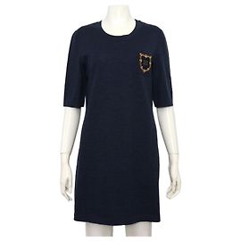 Chanel Abito in lana blu navy a girocollo e maniche corte con patch logo Blu
