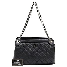 Chanel Borsa a tracolla in pelle nera con logo COCO in metallo argento vintage e catena Nero