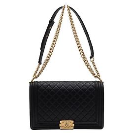 Chanel Bolsa de ombro Boy Large Flap em pele de cordeiro preta com corrente dourada Preto