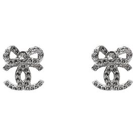 Chanel Brincos Cubic Ribbon CC Prata Prata