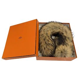 Hermès Stola in pelliccia di procione Hermes Marrone
