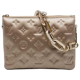 Louis Vuitton Coussin BB en agneau gaufré Monogram doré Doré
