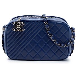 Bolsa de câmera Chanel Blue Small Quilted Lambskin Coco Boy Azul Azul escuro