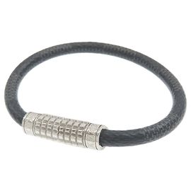 Bracciale Charm in tela Damier Graphite di Louis Vuitton Marrone