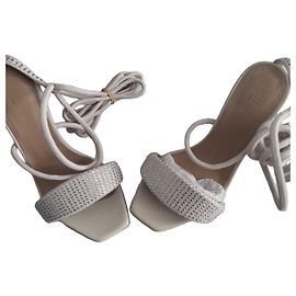 Sandali con lacci IRO in pelle bianca Bianco