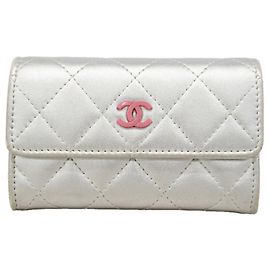 Chanel Matelassé Lammfell Kartenetui Silber