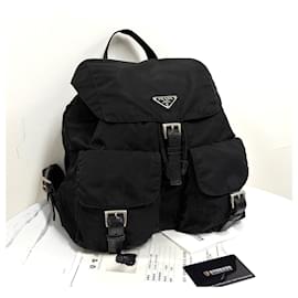 Prada Triangle Logo Nylon Rucksack Medium Schwarz Schwarz