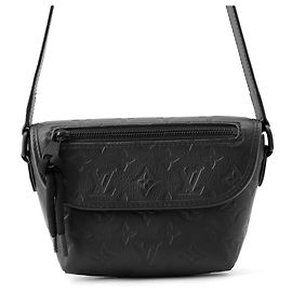 Louis Vuitton Monogram Shadow Schultertasche Schwarz