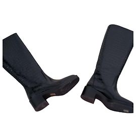 Botas altas pretas em couro com efeito croco Stuart Weitzman Preto