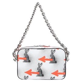 Bolso de asa de cadena con estampado de flecha de conejo Prada Resort 2106 Blanco Otro