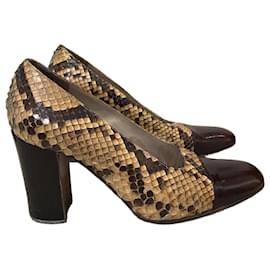 Décolleté Chanel python T.35,5 Beige