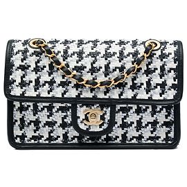 Chanel White CC Woven Lambskin and Viscose Houndstooth Single Flap Outro