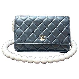 Chanel Tasche aus schwarzem Schafsleder mit Perlenkette Schwarz