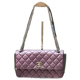 Bolsa Chanel Classic Flap Medium em pele de cordeiro metálica roxa Roxo