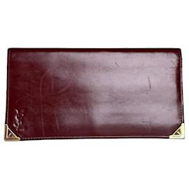 Carteira Vintage Yves Saint Laurent em Couro de Plena Flor Borgonha e Ouro Bordeaux