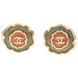 Boucles d'oreilles puces Chanel en émail vert Camellia CC Vert