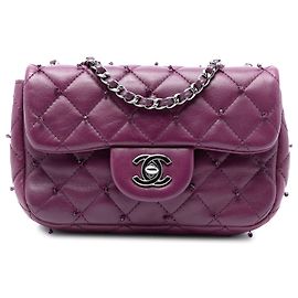 Bolsa transversal extra mini Chanel retangular em pele de cordeiro com contas roxa de aba única Roxo