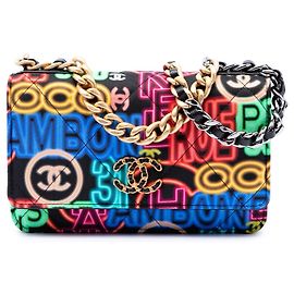 Bolsa Chanel 19 de nylon estampado graffiti preto com corrente Preto