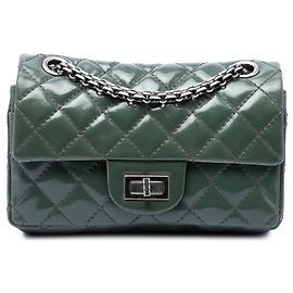 Bolsa de ombro Chanel Reissue 2.55 matelassê em verniz verde com aba simples e compartimento duplo Verde