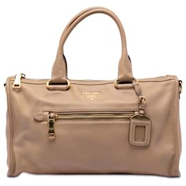 Bolso Satchel Zip Top Vitello Daino color Tan de Prada Camello
