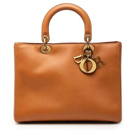 Bolsa Lady Dior em couro de bezerro dourado Large Dourado