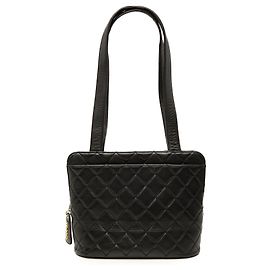 Bolsa de ombro Chanel em pele de cordeiro acolchoada preta Preto