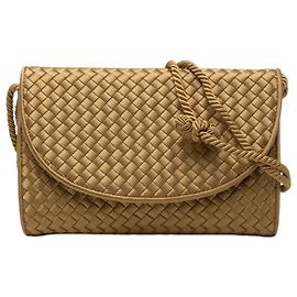 Bolsa de ombro com aba de cetim Intrecciato dourado Bottega Veneta Dourado