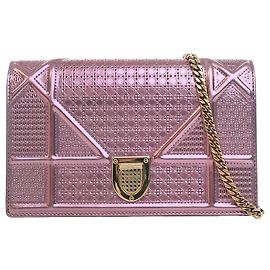 Carteira de corrente e bolsa transversal Diorama em microcannage metalizado rosa Dior Rosa