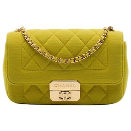 Mini bolsa transversal Chanel Yellow Jersey Chic With Me Flap Amarelo