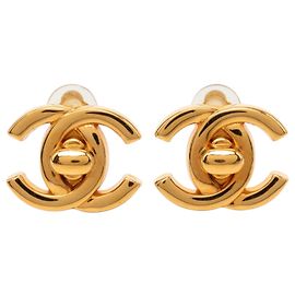 Boucles d'oreilles clips Chanel CC plaquées or avec fermoir tournant Doré