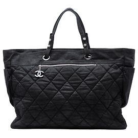 Tote Paris Biarritz em canvas revestido acolchoado Chanel XL preto Preto