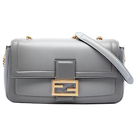 Bolsa de ombro midi Fendi Baguette em couro cinza com corrente Cinza