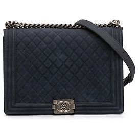 Bolsa transversal Chanel Large Boy Flap em caviar matelassê iridescente azul Azul