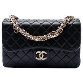 Bolsa de ombro Chanel Westminster em pele de cordeiro acolchoada preta Medium com aba de pérolas Preto