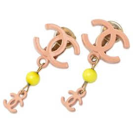 Orecchini a clip in resina e placcati oro CC Chanel rosa Rosa
