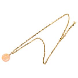 Colar de pingente Chanel CC em resina e pérolas falsas douradas Dourado