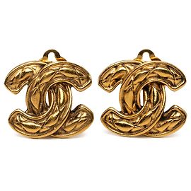 Brincos de pressão acolchoados Chanel CC banhados a ouro Dourado
