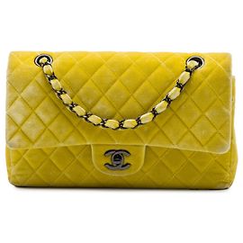 Borsa a tracolla Chanel Medium Classic Double Flap in velluto giallo Giallo