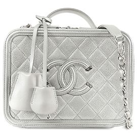 Sac vanity Chanel Medium Caviar CC Filigree argent Argenté