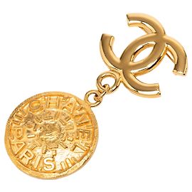 Broche épingle à pendentif médaillon plaqué or Gold Chanel CC Doré