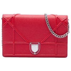 Bolsa Tiracolo Diorama com Corrente em Pele de Bezerro Grão Vermelha Dior Vermelho