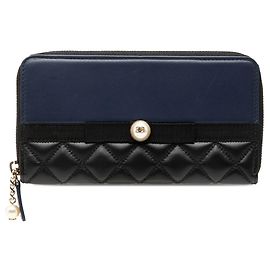 Cartera larga Chanel bicolor de piel de cordero acolchada con cinta de perlas falsas negro Negro